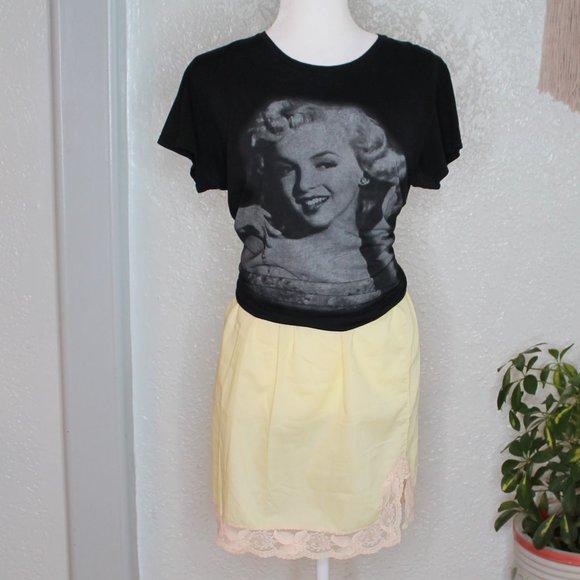 Marilyn Monroe Graphic Tee T-Shirt - Picture 3 of 3